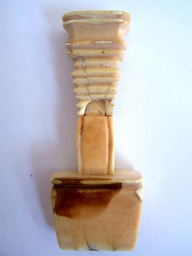 A RARE 19th century ANTIQUE SCRIMSHAW WhaleIvory Seam Rubber dated 1841 — image 5